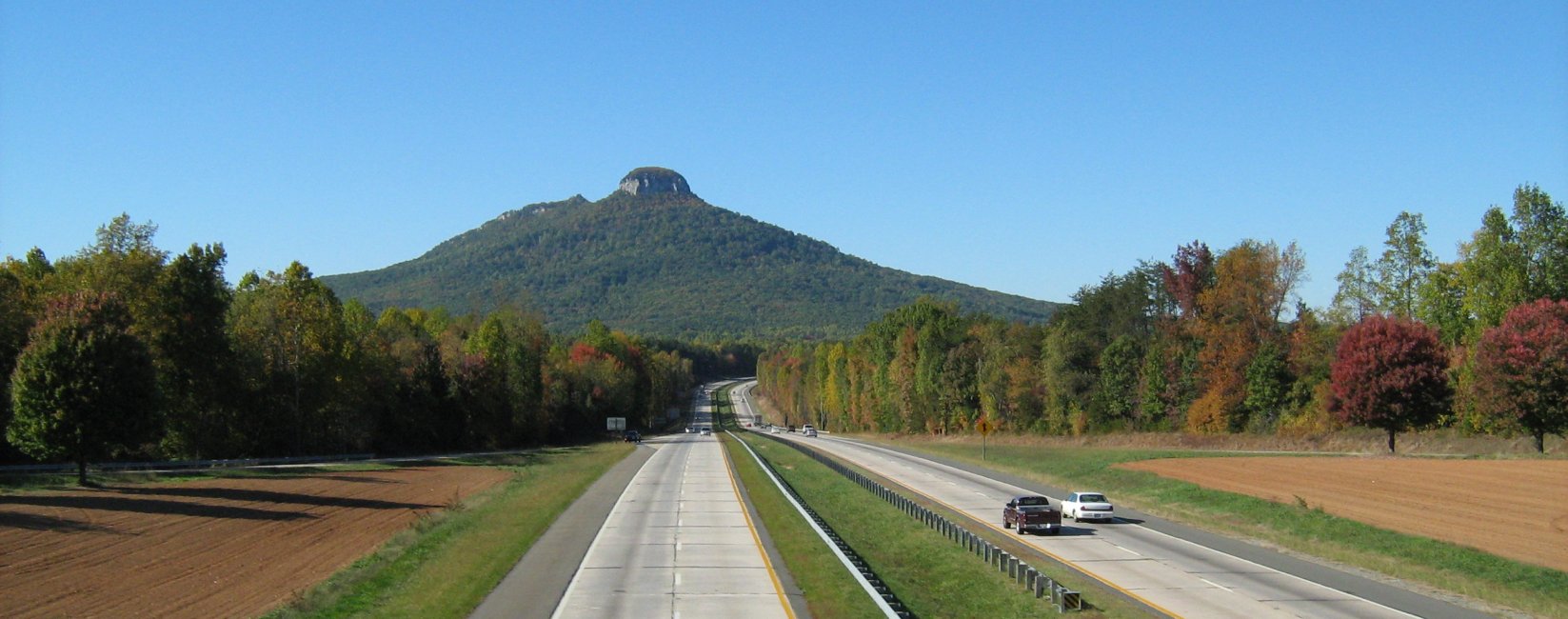 Pilot_Mountain_US-52_in_NC_071102.JPG