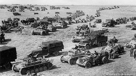 German_tanks_invade_Poland_1939_large (1).jpg