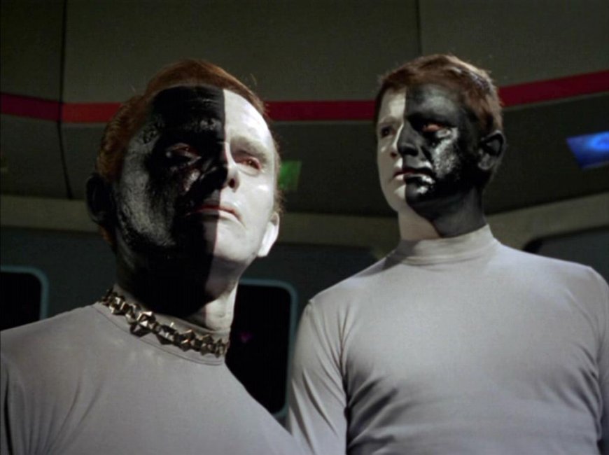 Bele_and_Lokai Star trek two face.jpg