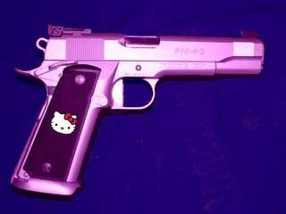 hellokittygun1.jpg