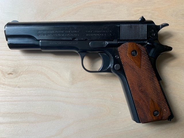 Colt 1911 left side.jpg