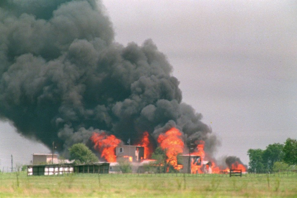 Flames-compound-standoff-Branch-Davidian-Texas-Waco-April-19-1993.jpg