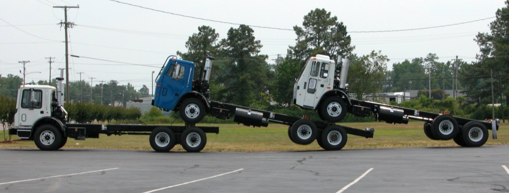 2005-06-25_Stacked_trucks.jpg