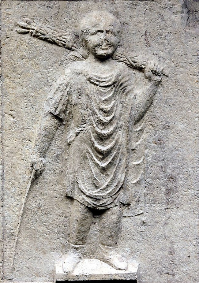 Relief_of_a_lictor_-_Garden_of_Museo_archeologico_a_Verona_-_Verona_2016.jpg