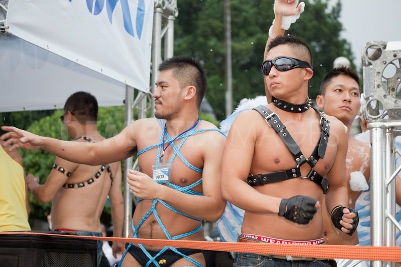 1288442431-2010-taiwan-gay-pride-parade_491620.jpg