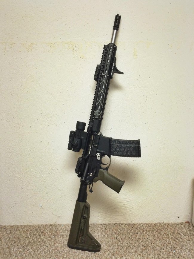 MY LITTLE AR15.jpg