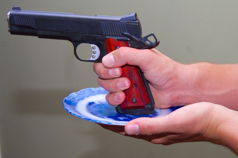 Cup-and-saucer-handgun-grip-800x531.jpg