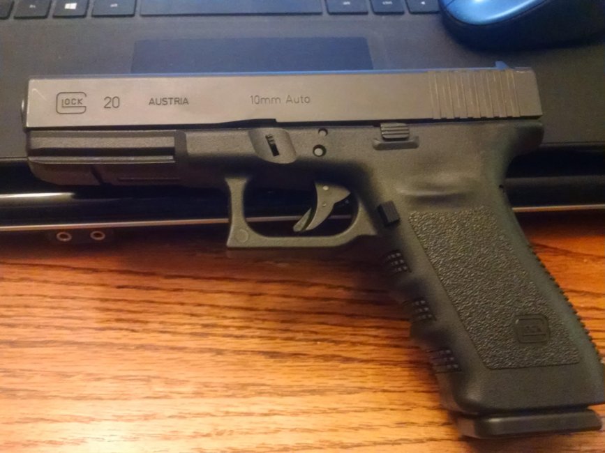 Glock 20SF.jpg